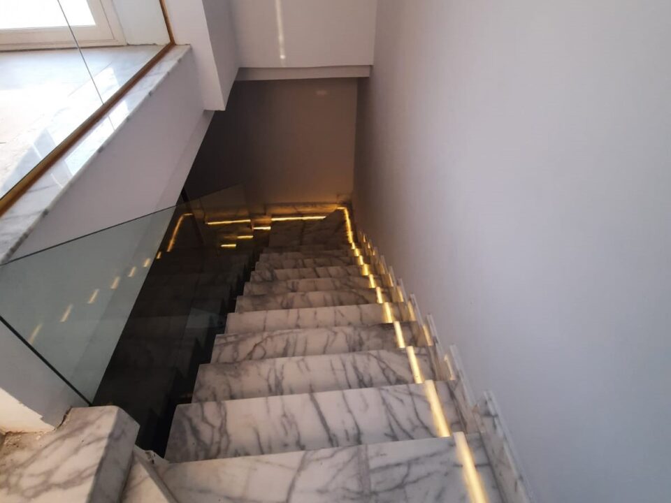gallery-item